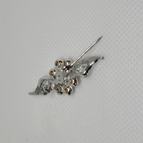 BEAUTIFUL Dainty Rhinestone Costume Brooch - Picture 11 of 14